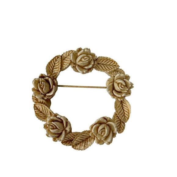Brooch Pin Vintage 1960s Resin Rose Wreath Antiqued White 2" Diameter - Picture 6 of 6